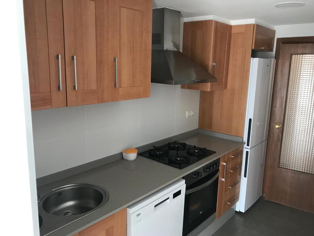 Apartamento en complejo residencial con piscina y garaje frente al mar Valencia Exterior foto