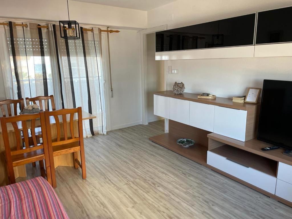 Apartamento en complejo residencial con piscina y garaje frente al mar Valencia Exterior foto